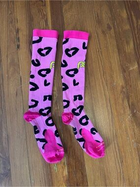 Pro Compression Bright Pink Leopard Print Knee-High Socks
